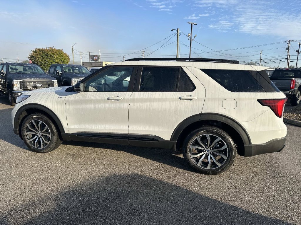 New 2027 Avalanche Gray Ford ST-Line image 5