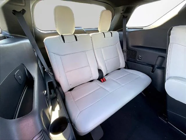 New 2027 Star White Metallic Tri-Coat Ford Platinum™ image 79