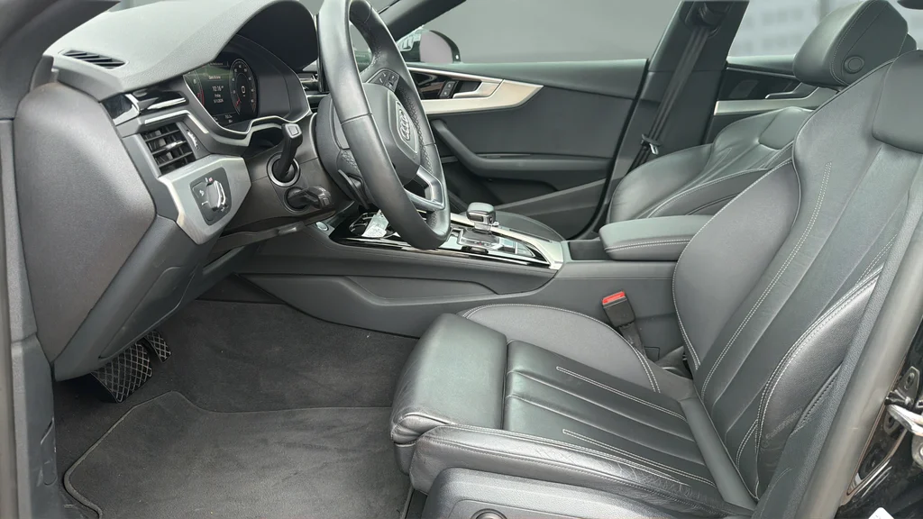Used 2025 White Audi  image 19