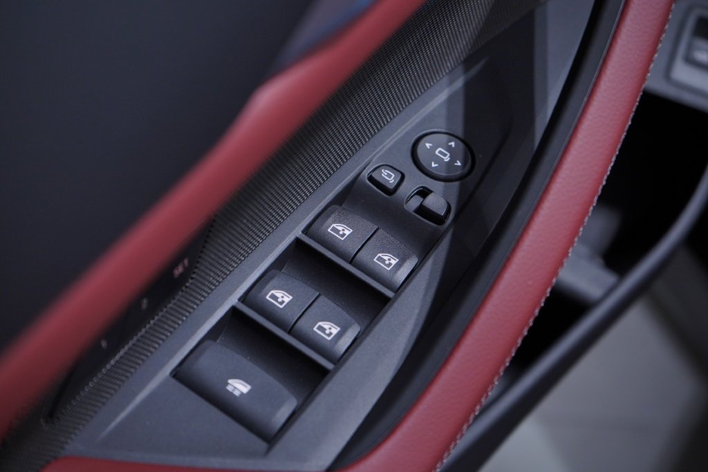 Used 2026 Black Sapphire Metallic BMW M440i image 14