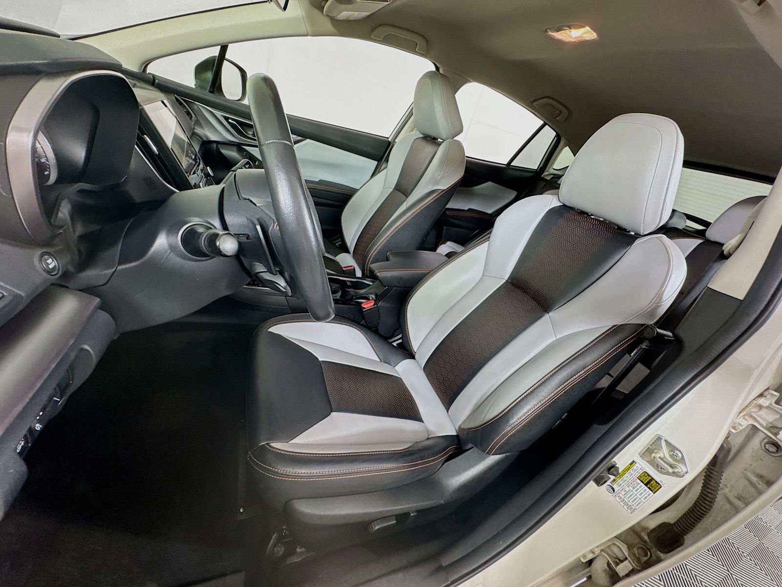 Used 2022 Crystal White Pearl Subaru Limited image 12