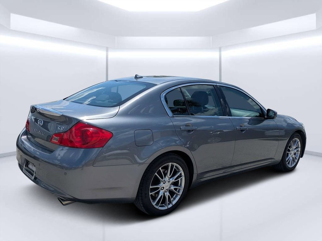 Used 2011 Gray INFINITI Journey image 3