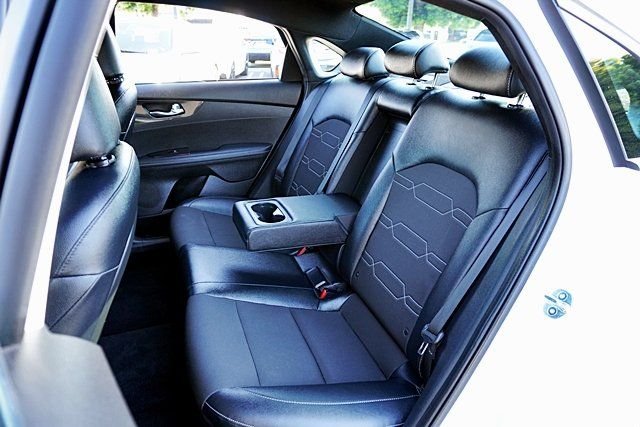 Used 2023 White Kia GT-Line image 14