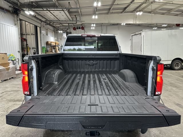 Used 2025 Gray Chevrolet ZR2 image 25