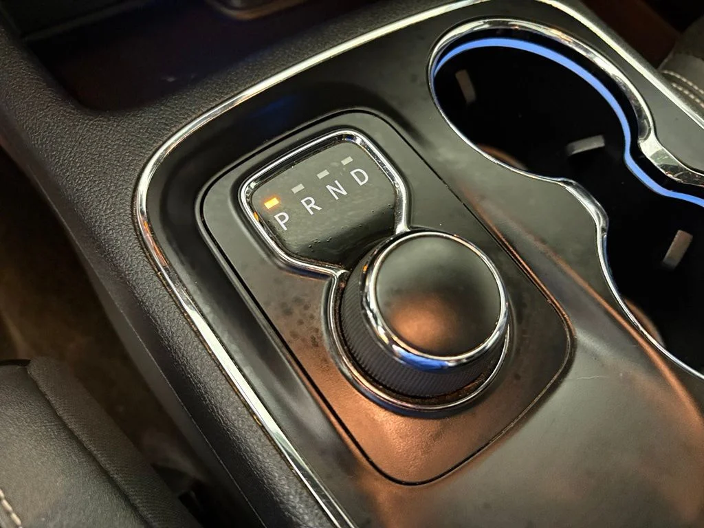 Used 2015 Black Dodge SXT image 30