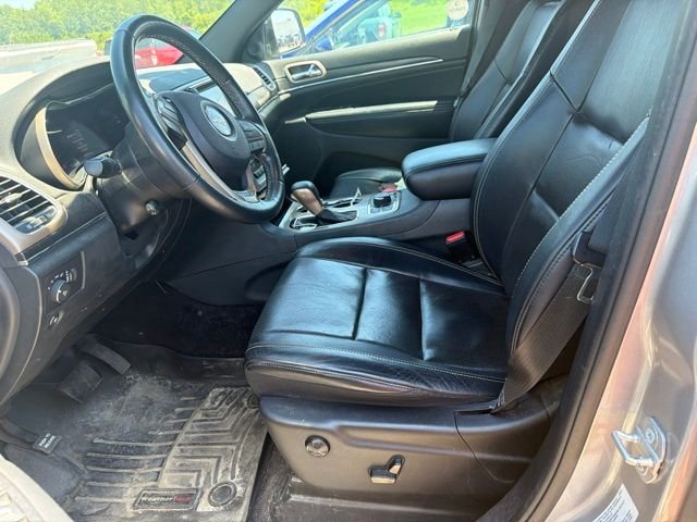 Used 2016 Silver Jeep Limited image 4