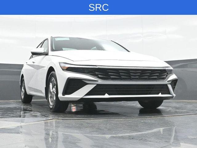 New 2026 White Hyundai SE image 22