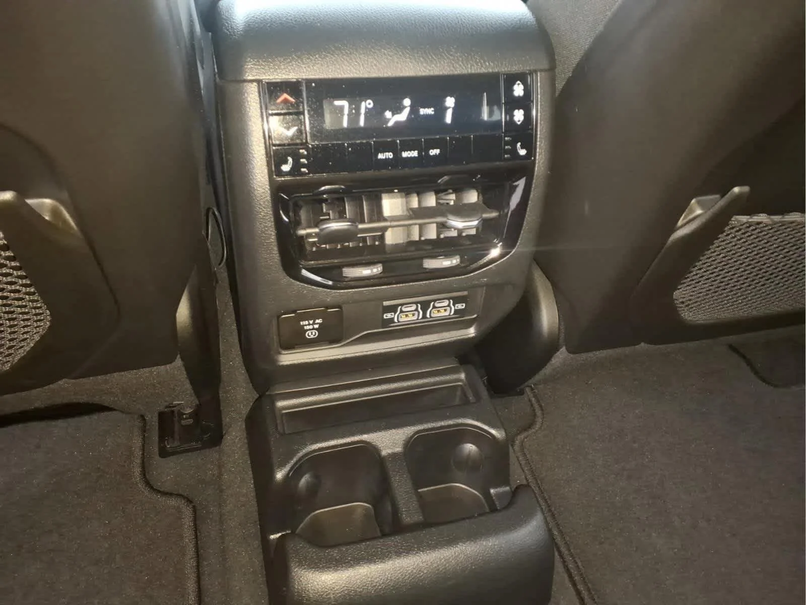 Used 2023 Midnight Sky Jeep Limited image 13