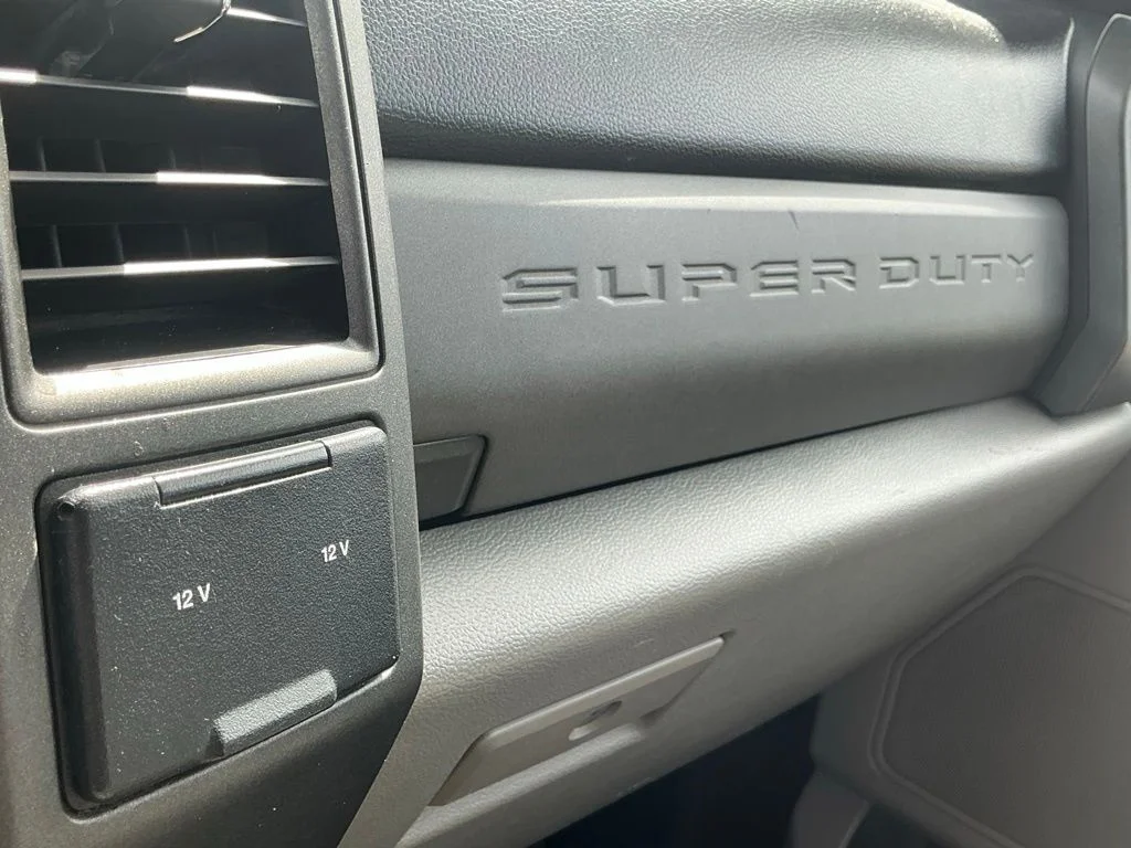 Used 2018 White Ford XL image 34