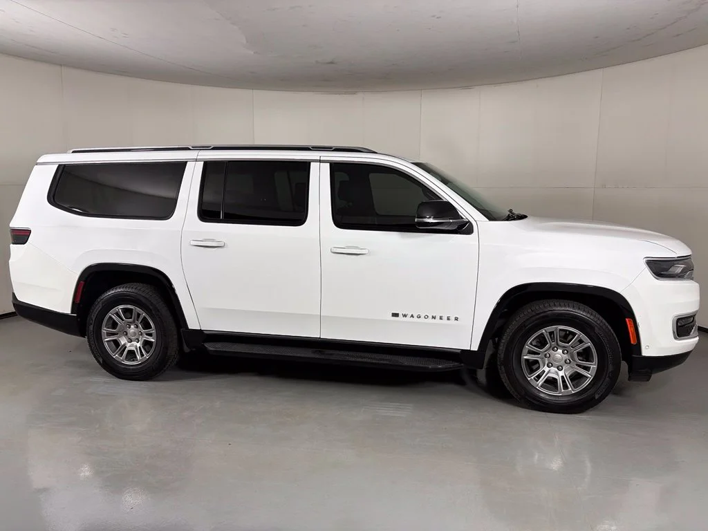 Used 2023 White Jeep Base image 9