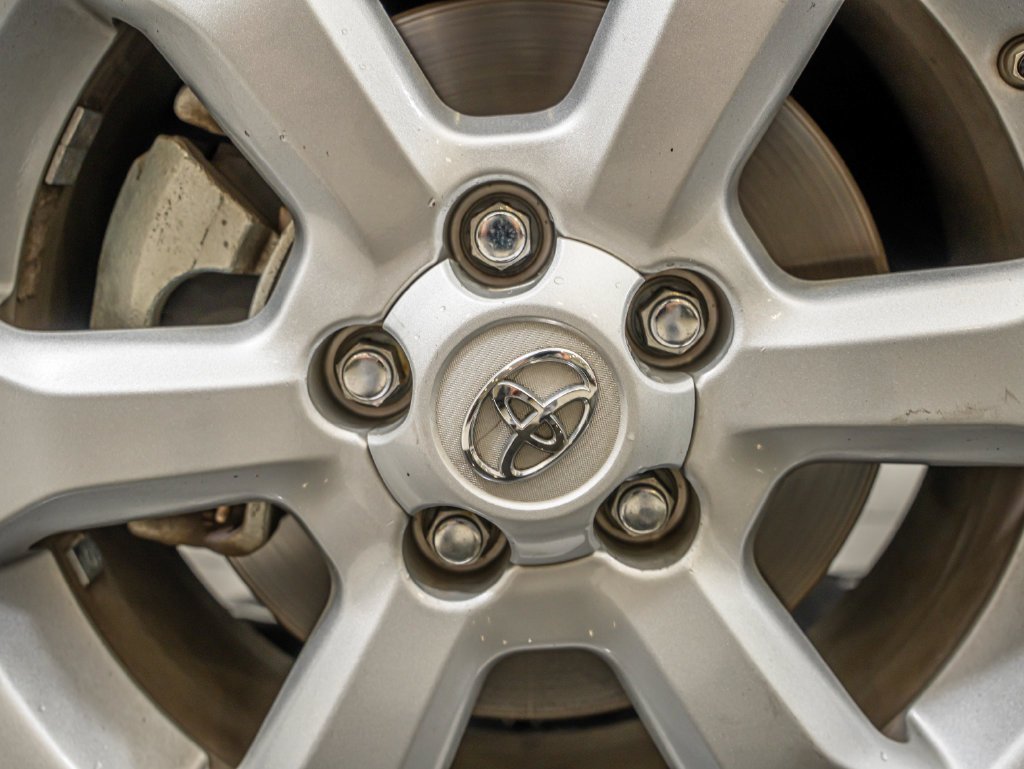 Used 2011 Pacific Blue Metallic Toyota Limited image 8