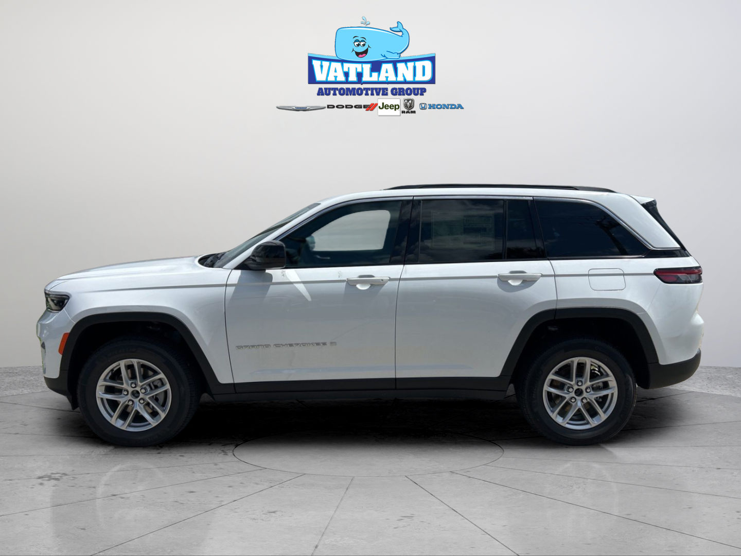 New 2026 Bright White Clear-Coat Exterior Paint Jeep Laredo X image 2