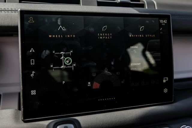 2025 Land Rover Defender X-Dynamic SE - Photo 43