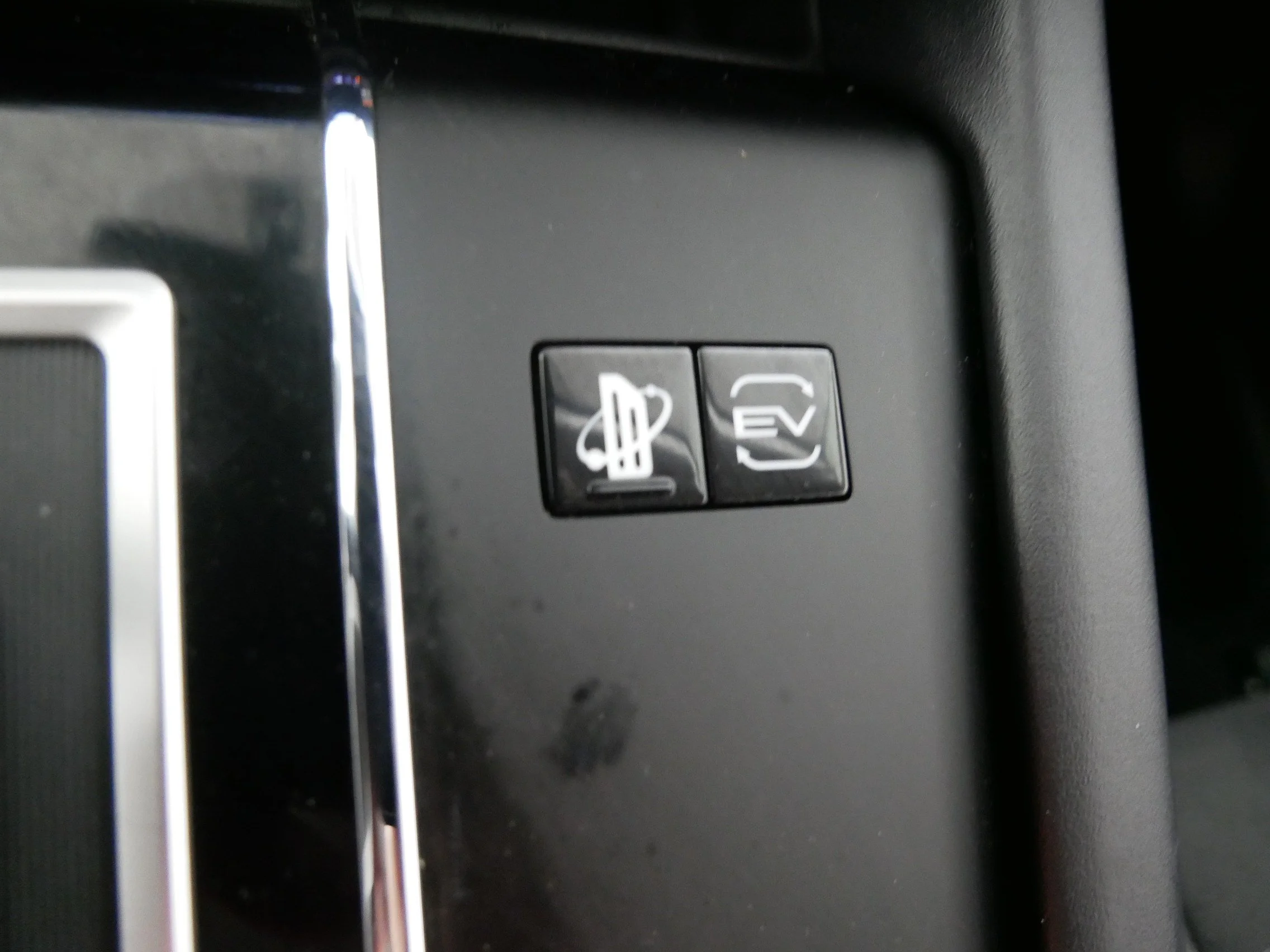 Used 2023 Red Diamond Mitsubishi SE image 32