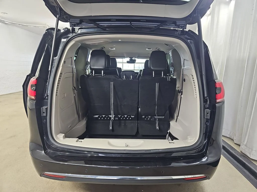 2023 Chrysler Pacifica Hybrid Touring L - Photo 17