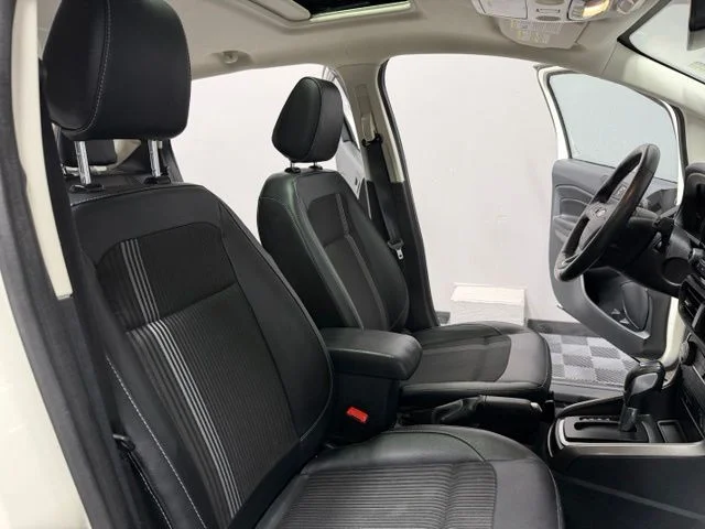 Used 2022 White Ford SES image 24