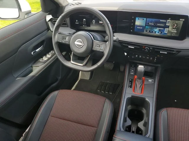 Used 2025 White Nissan SR image 16