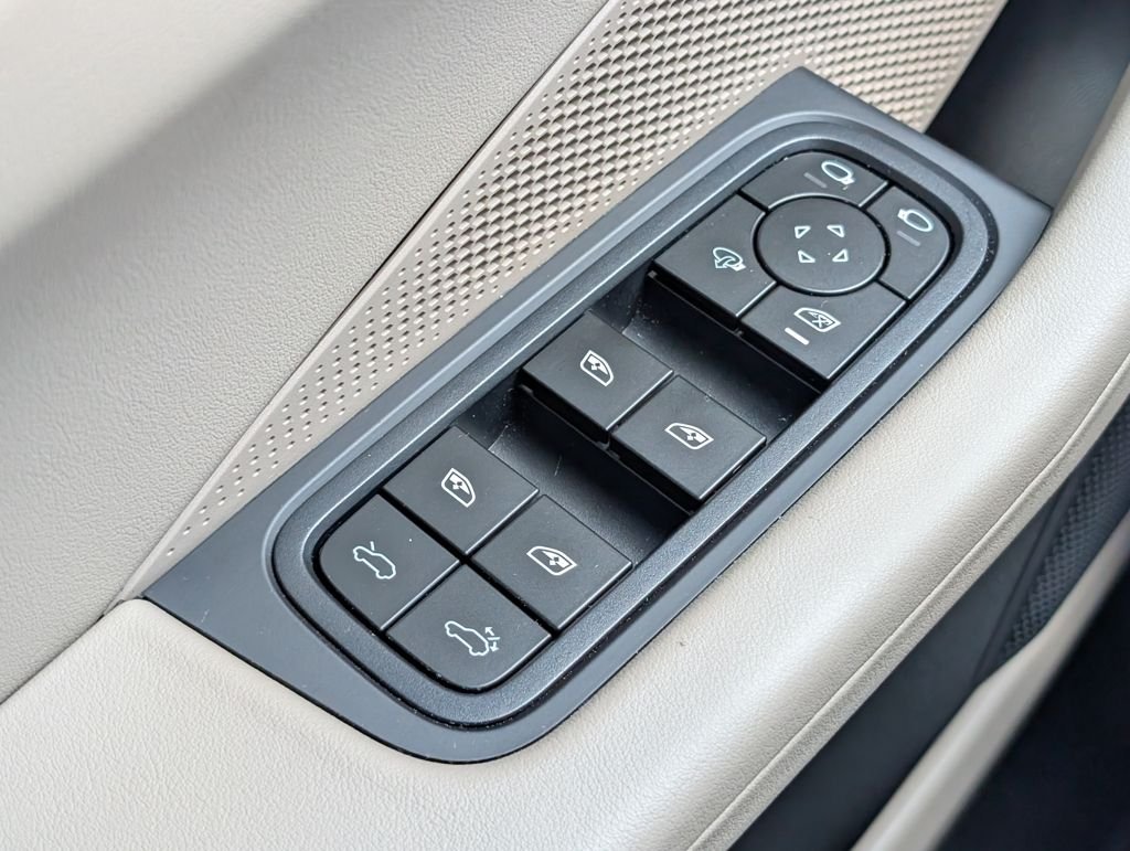Used 2025 Black Porsche  image 27