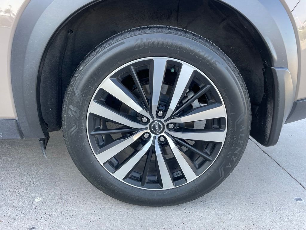 Used 2024  Nissan Platinum image 19
