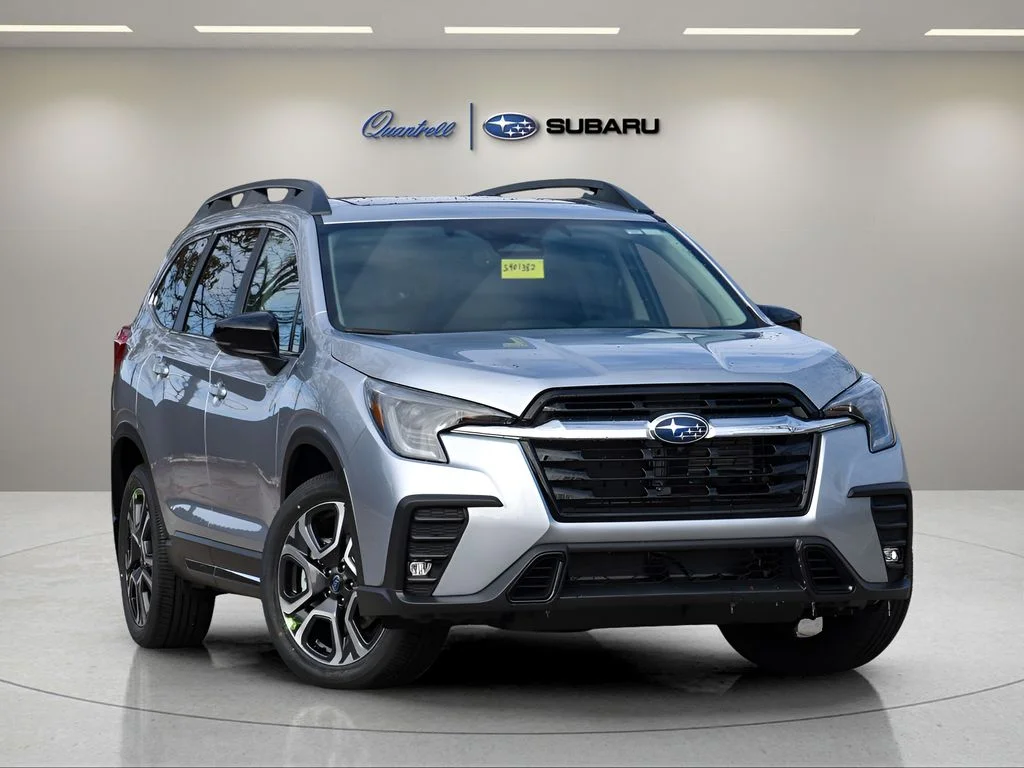 Used 2025 Ice Silver Metallic Subaru Limited image 1