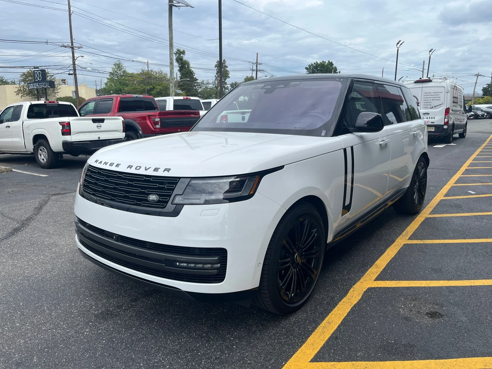 Used 2022 Fuji White Land Rover SE AWD image 3