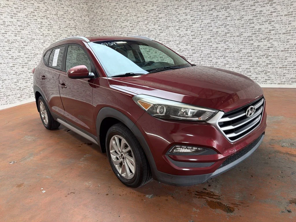 Used 2017 Ruby Wine Hyundai SE image 1