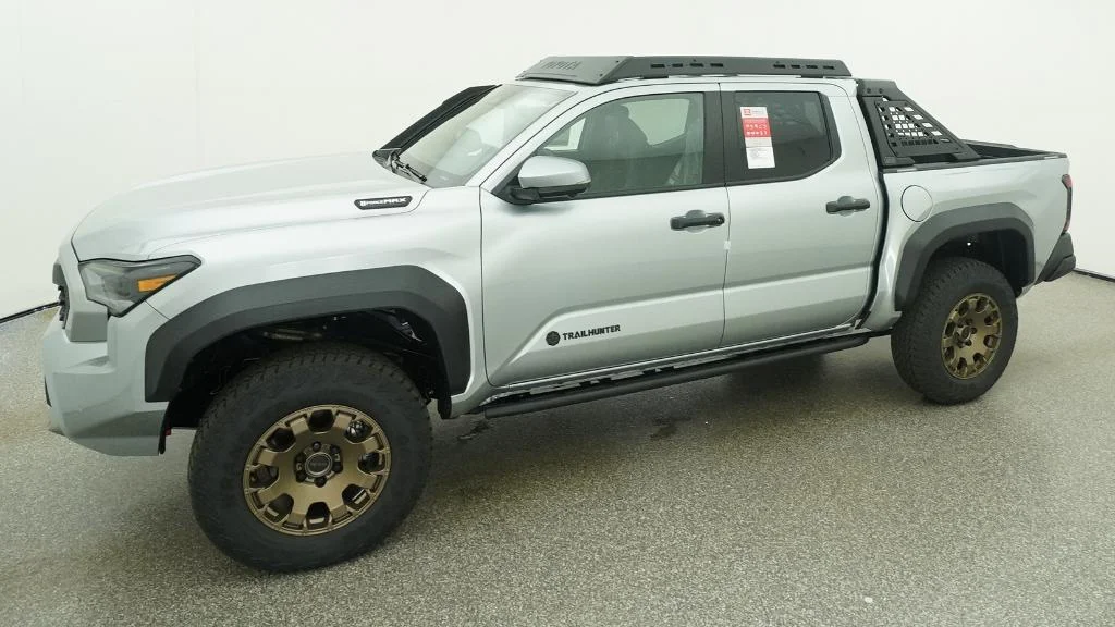 New 2026 Celestial Silver Metallic Toyota Trailhunter image 21