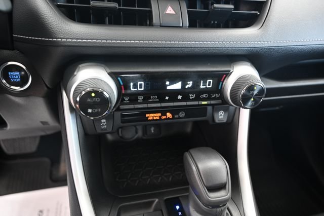 Used 2022 White Toyota XLE image 18