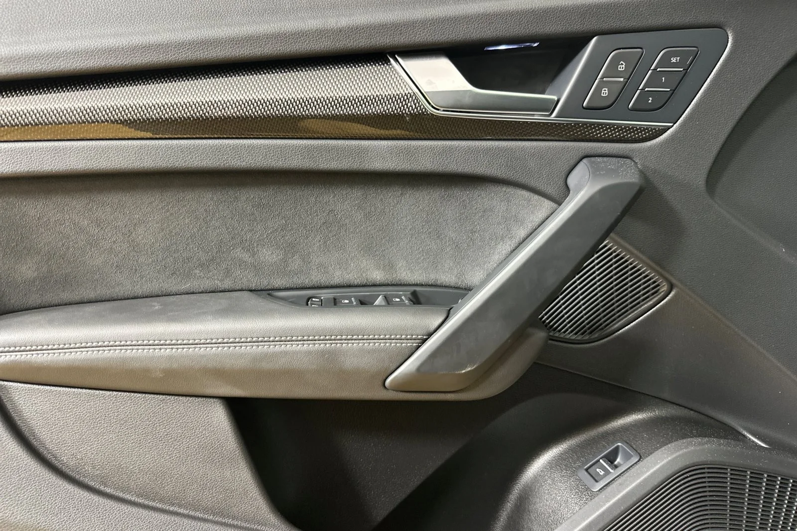 Used 2022 Daytona Gray Pearl Effect Audi Premium Plus 3.0 TFSI quattro image 10