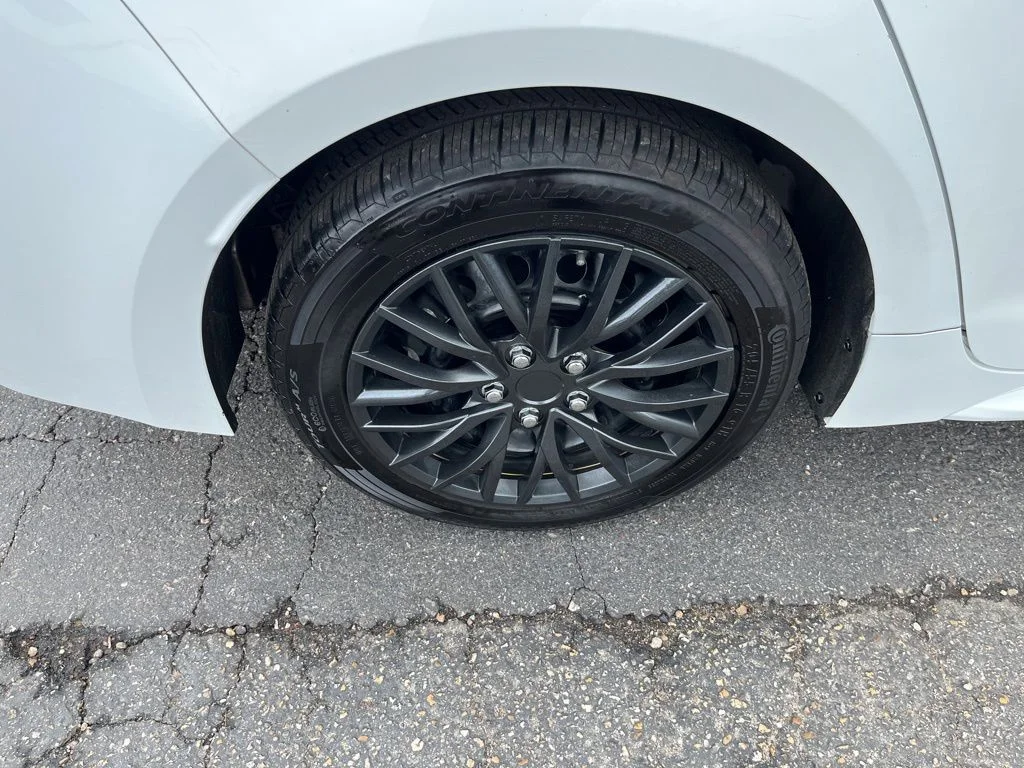 Used 2022 White Toyota LE image 18
