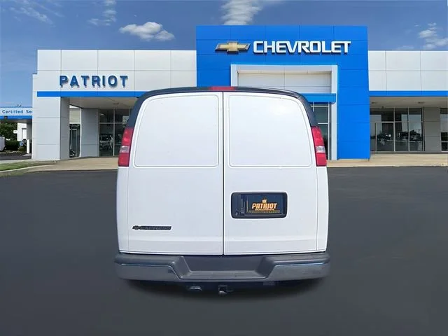 New 2024 Summit White Chevrolet WT image 10