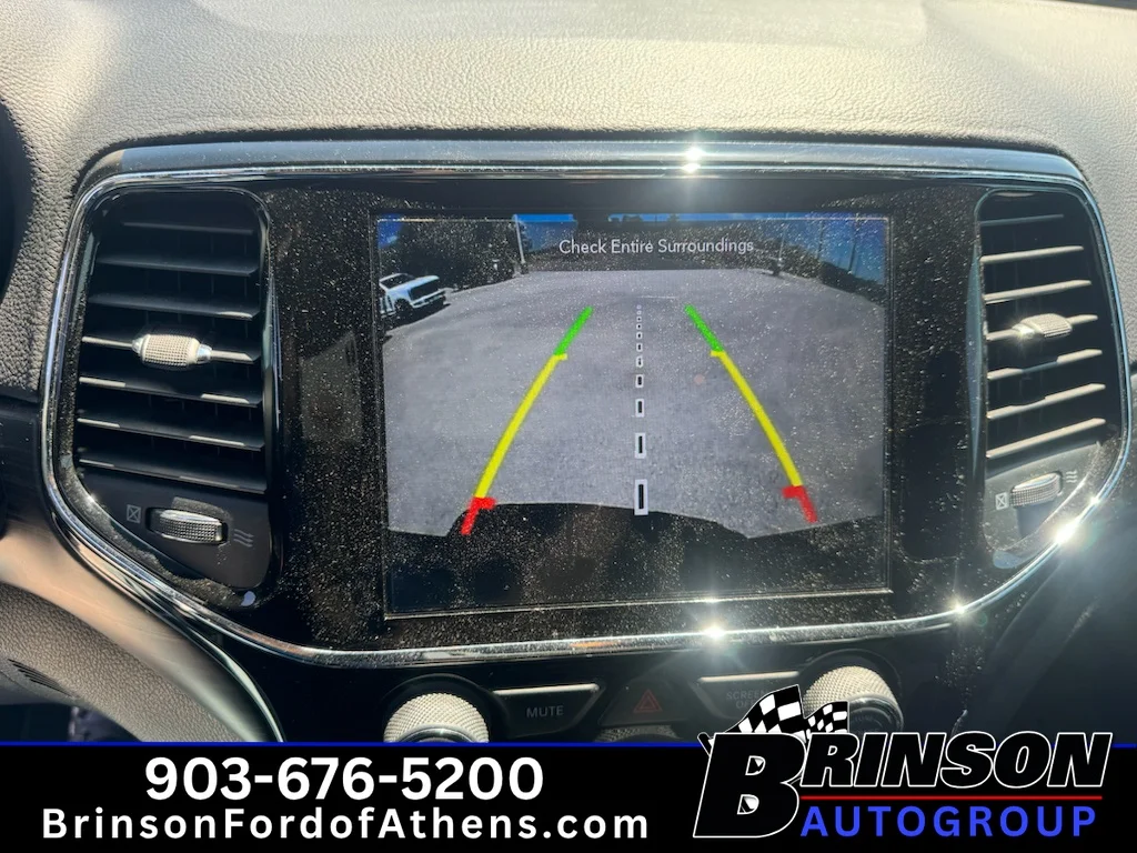 Used 2019 Granite Crystal Clearcoat Metallic Jeep Laredo E image 17