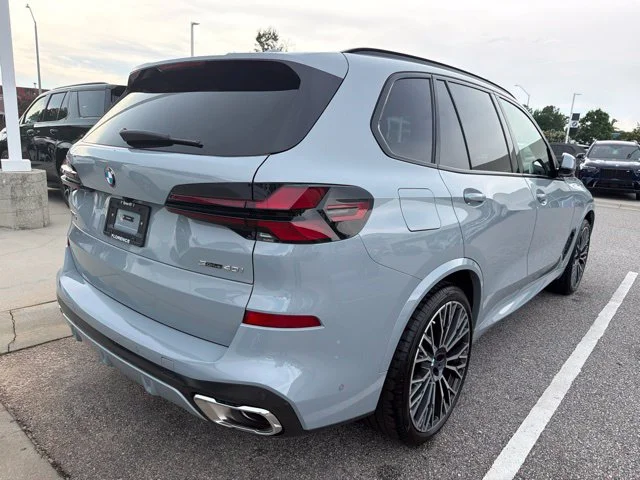 Used 2026 Gray BMW sDrive40i image 3