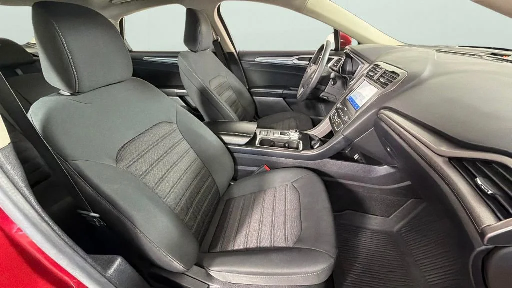 Used 2020 Red Ford SE image 34