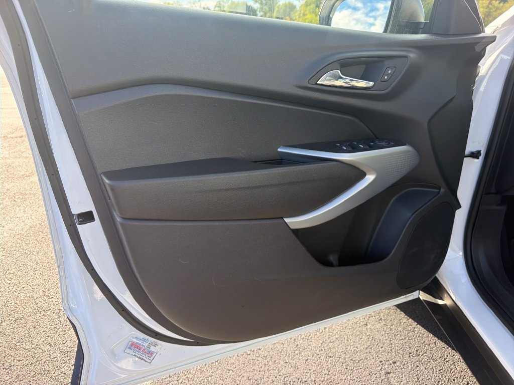 Used 2025 White Chevrolet LS image 12