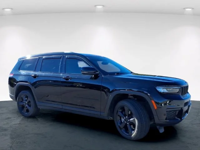 Used 2023 Black Jeep Altitude X image 5