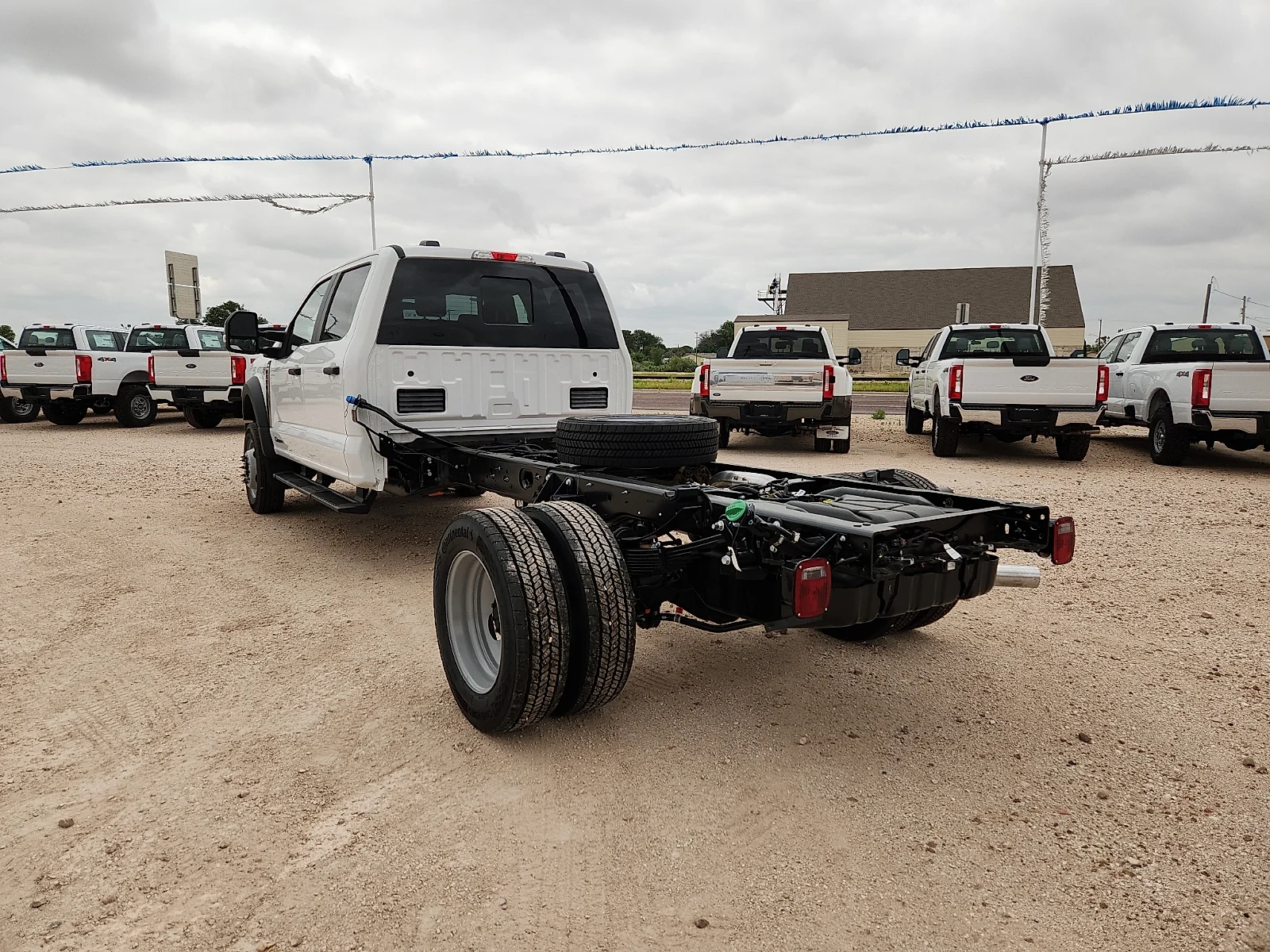 New 2026 Oxford White Ford XL image 5