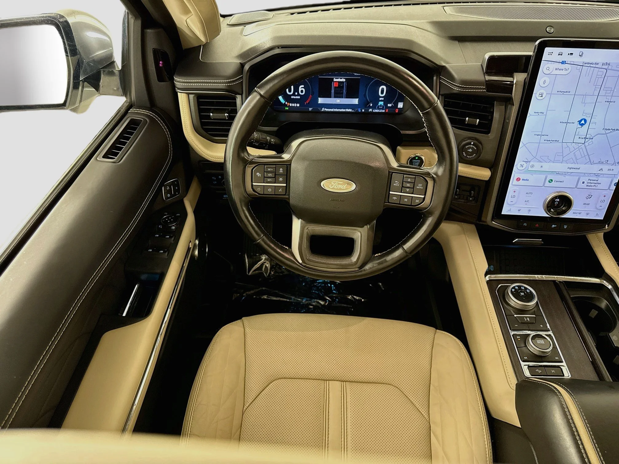 Used 2023  Ford Platinum image 25