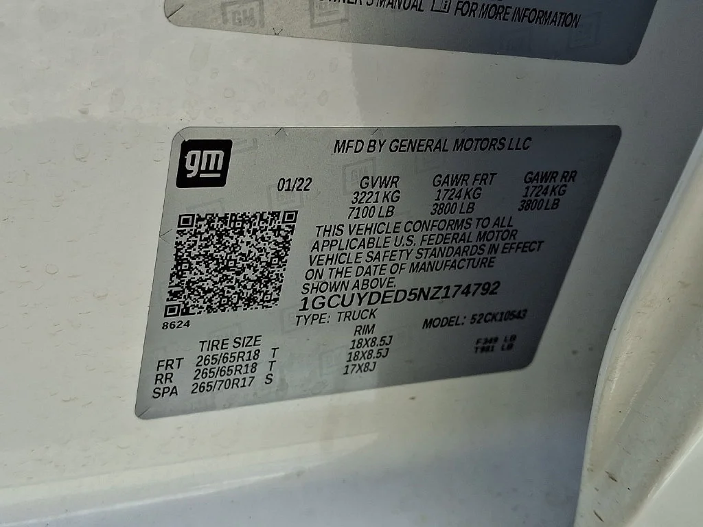 Used 2022 Summit White Chevrolet LT image 28