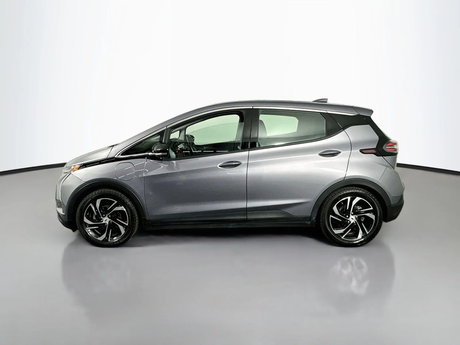 Used 2023 Gray Ghost Metallic Chevrolet 2LT image 5