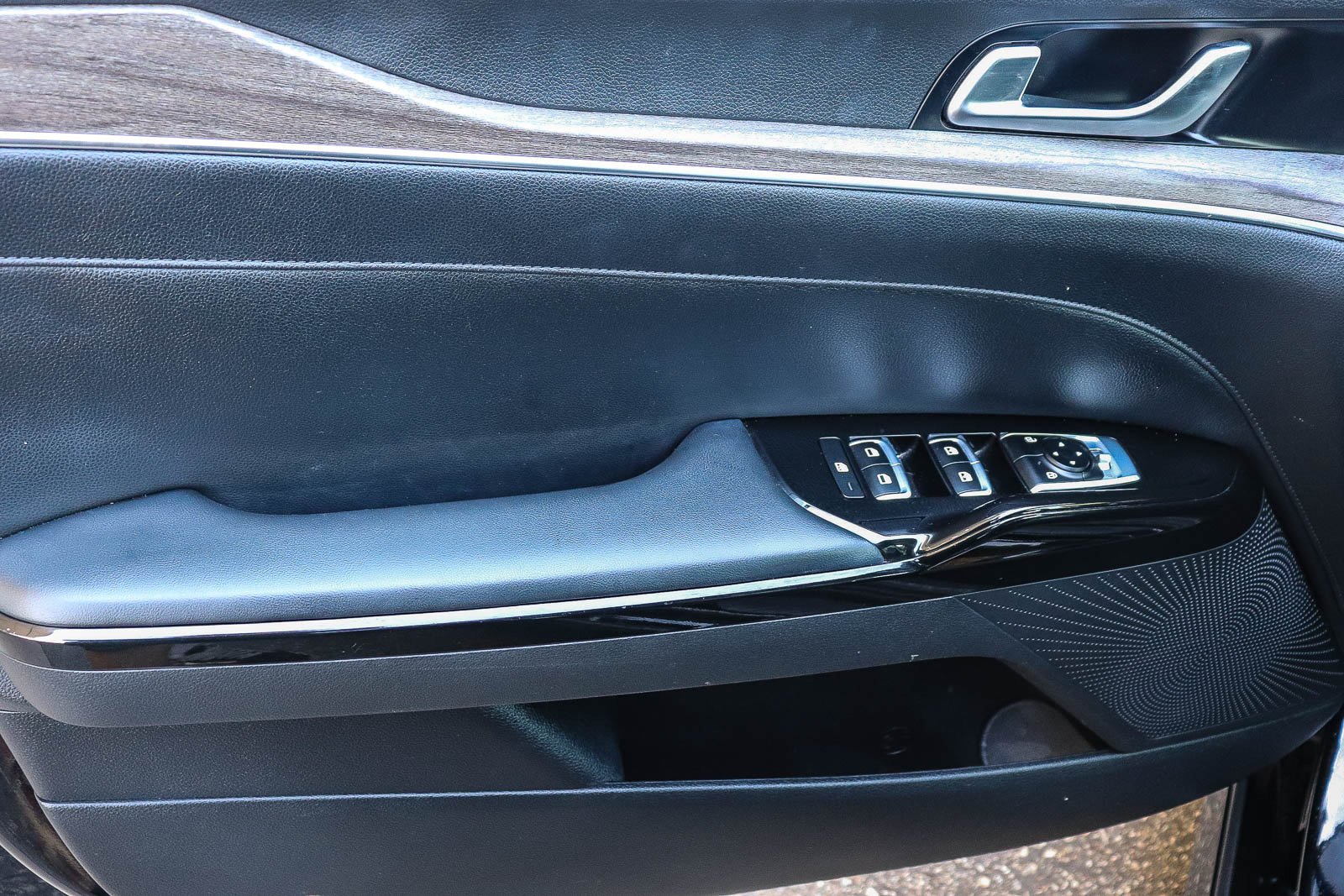 Used 2022 Ebony Black Kia EX image 22