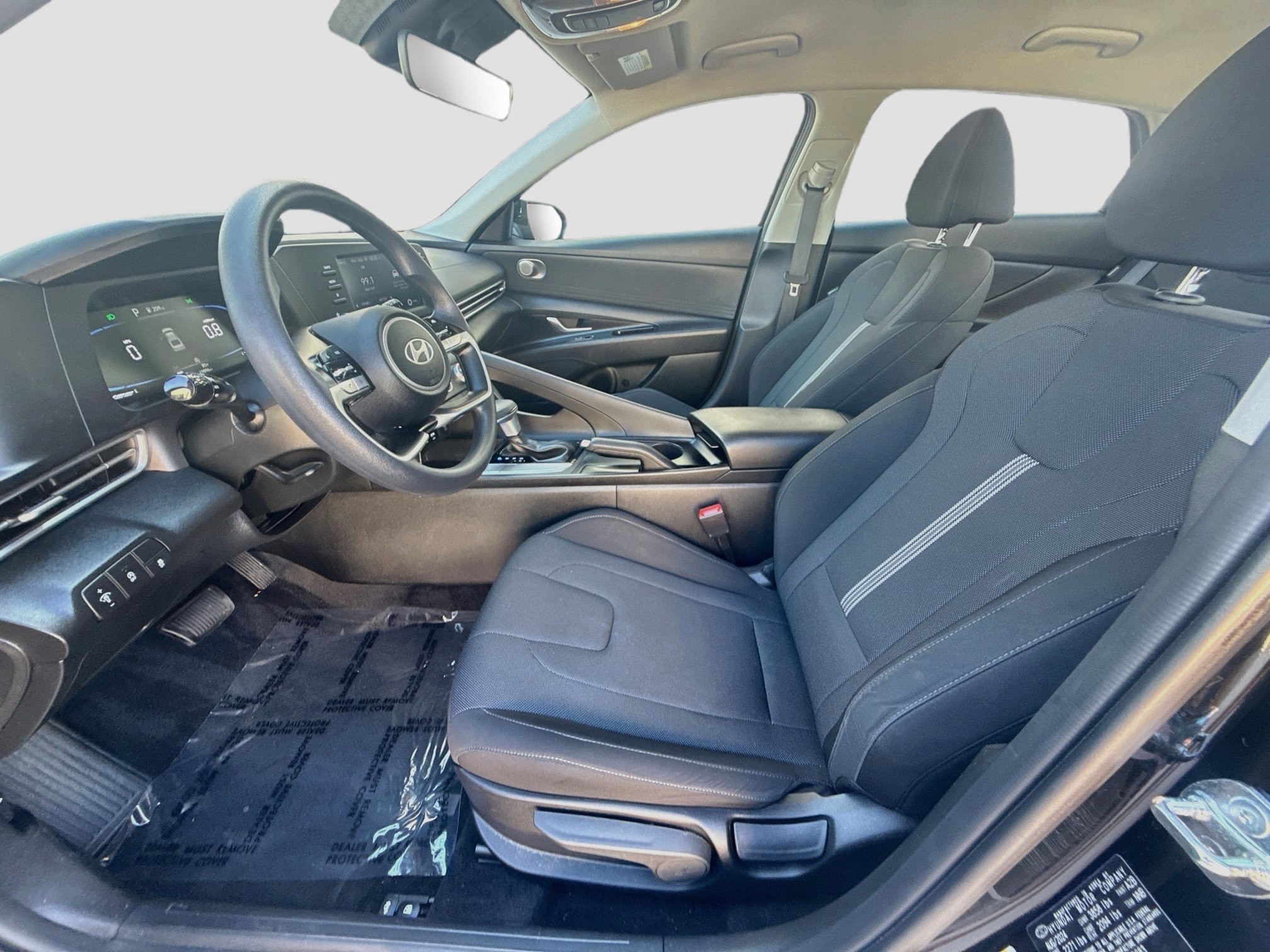 2025 Hyundai Elantra SE - Photo 16
