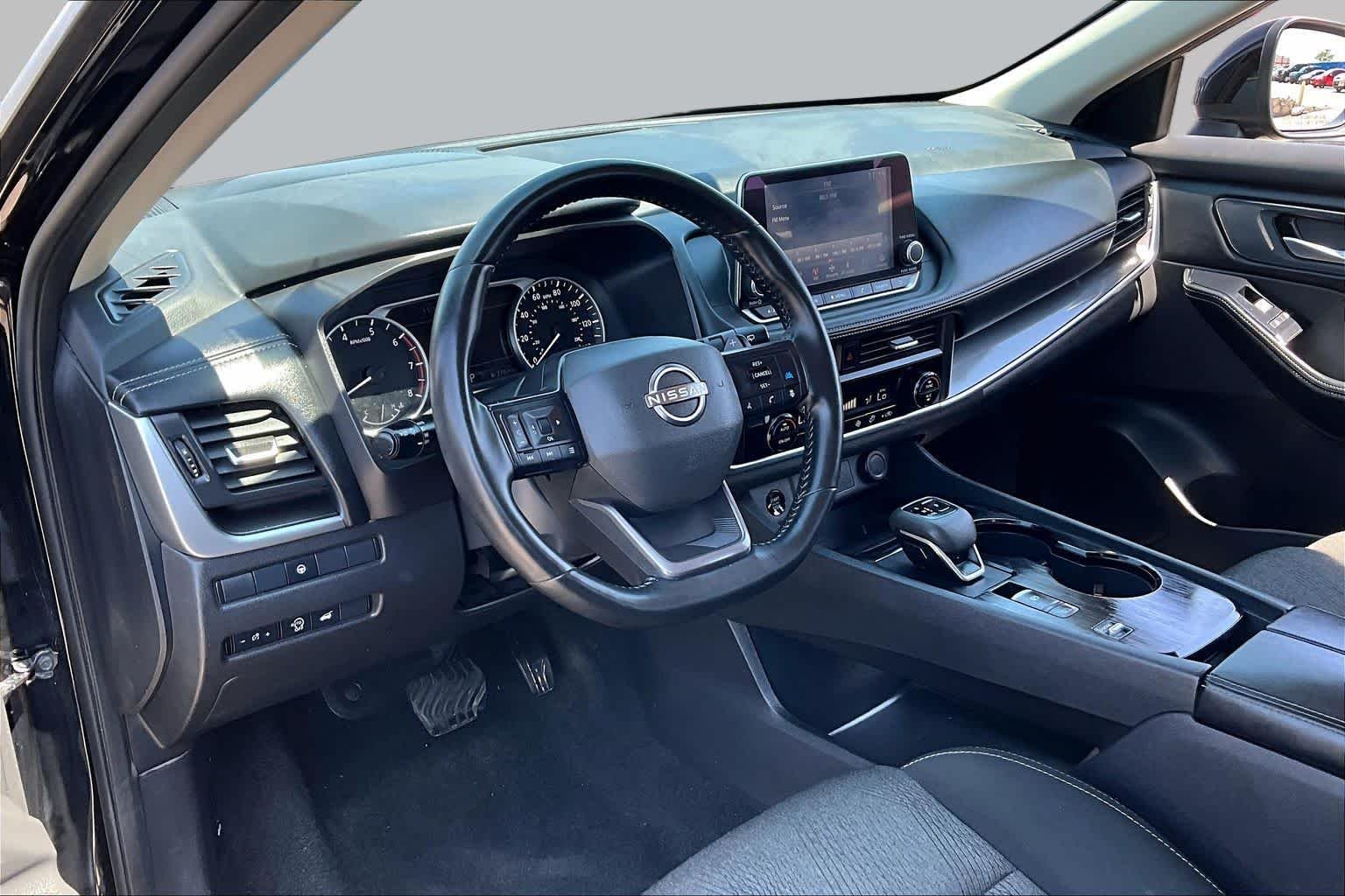 Used 2025 Super Black Nissan SV image 16