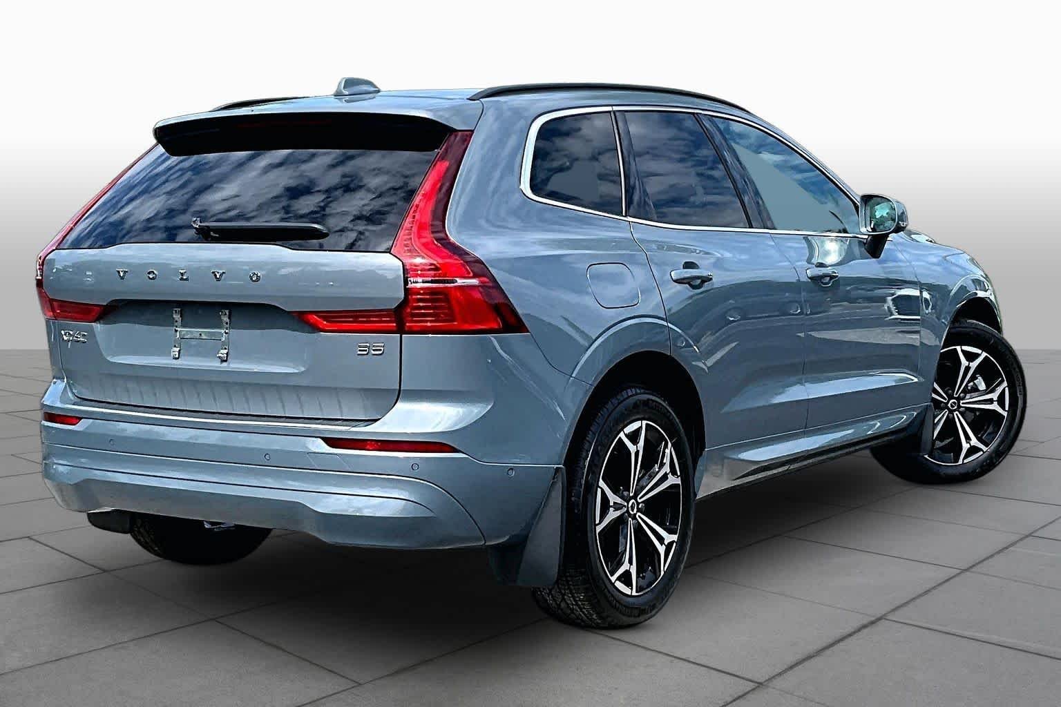 Used 2022 Thunder Grey Metallic Volvo Momentum image 13