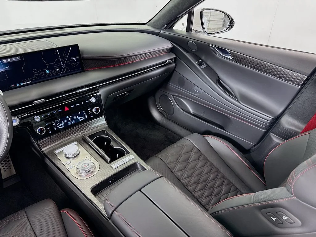 Used 2025 Uyuni White Genesis 3.5T Sport Prestige image 25