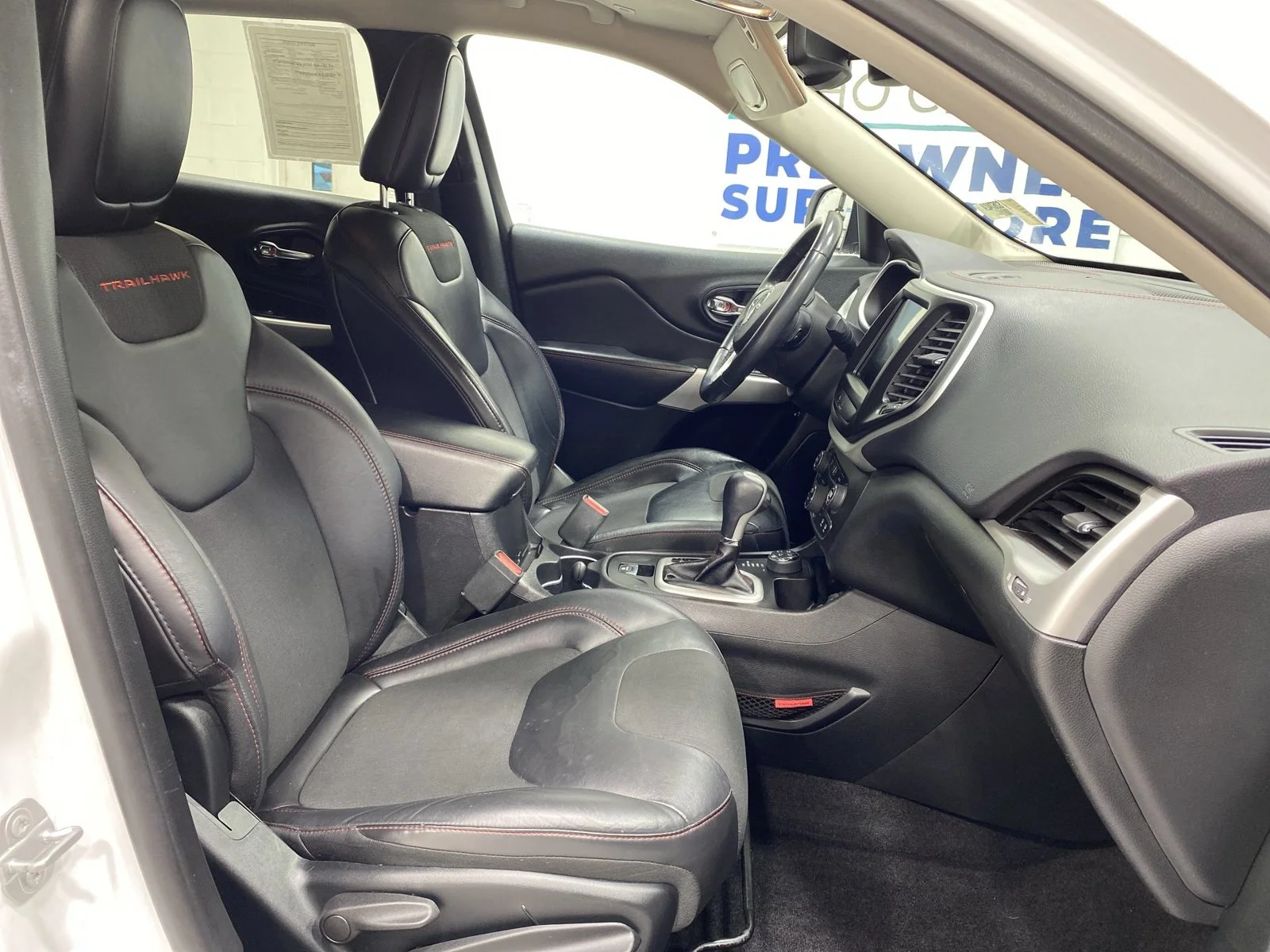 Used 2018 White Jeep Trailhawk image 24