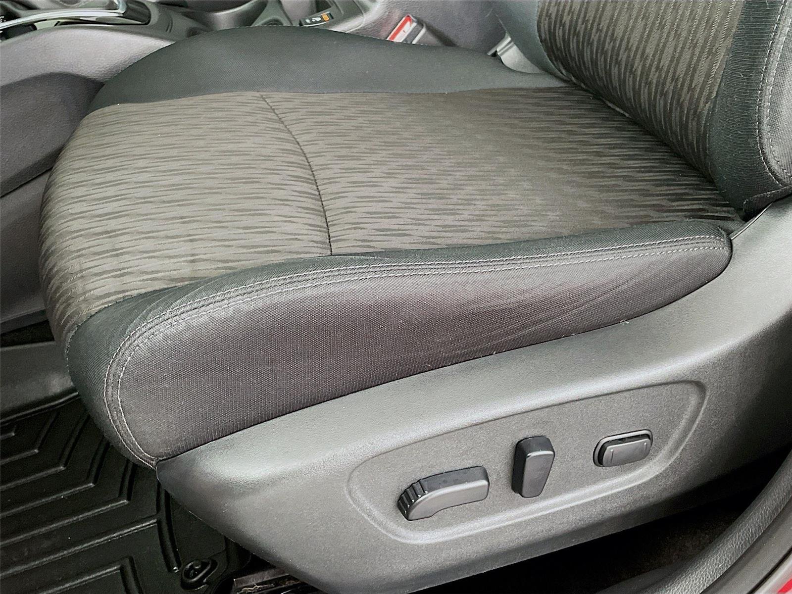 Used 2018 RED NISSAN  image 25