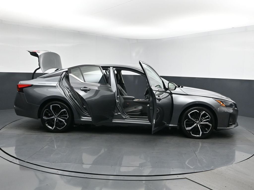 2023 Nissan Altima SR - Photo 25