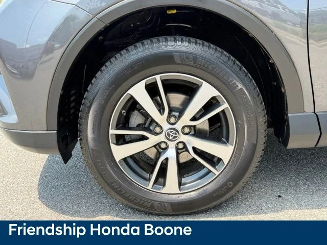 Used 2018 Gray Toyota XLE image 10