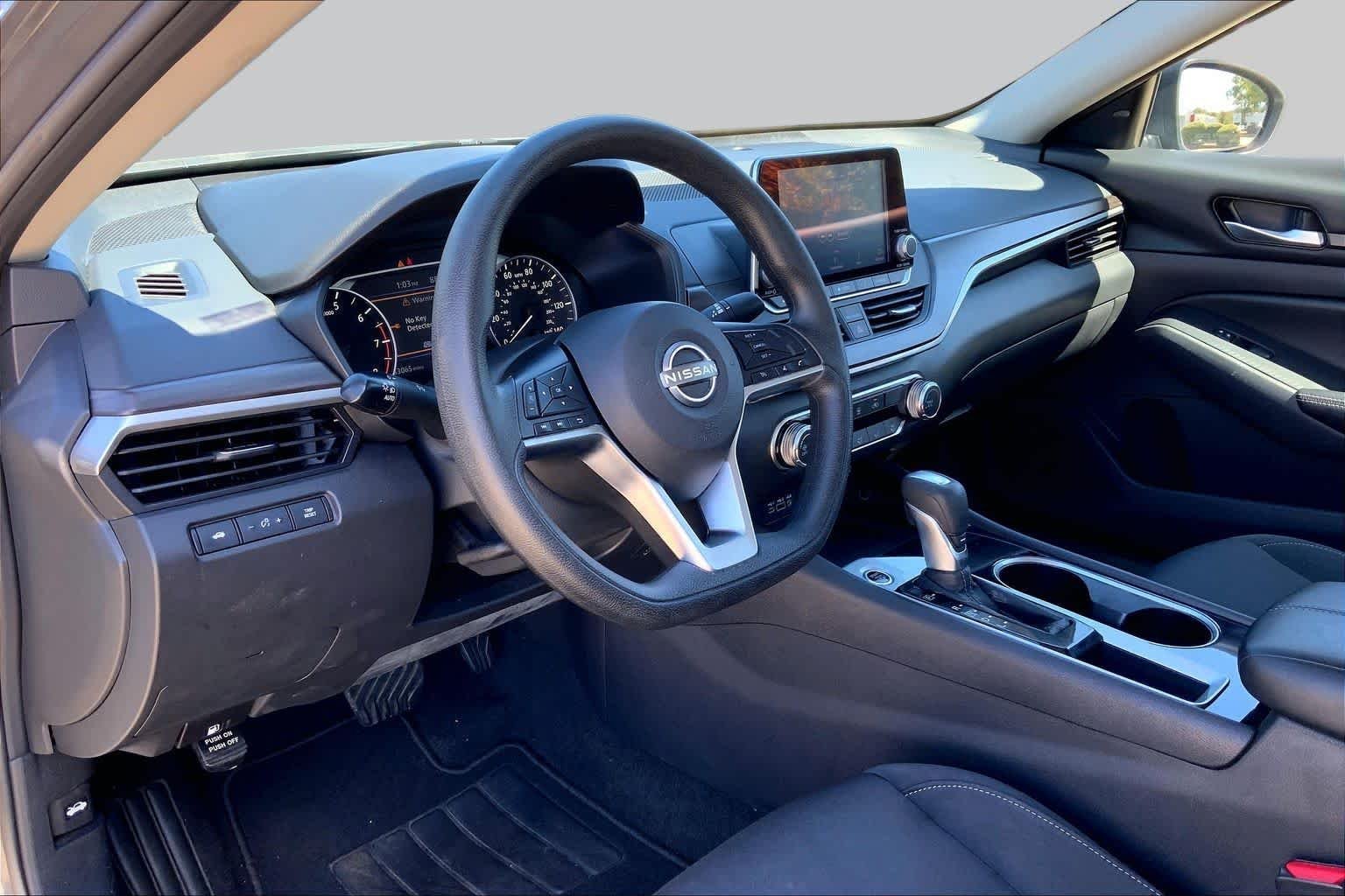 Used 2024 Gun Metallic Nissan 2.5 SV image 17